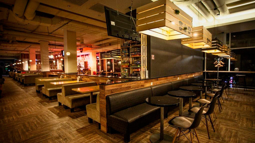 Кафе &laquo;People&raquo;: Строительно-отделочные работы, мебель и системы вентиляции для общепита