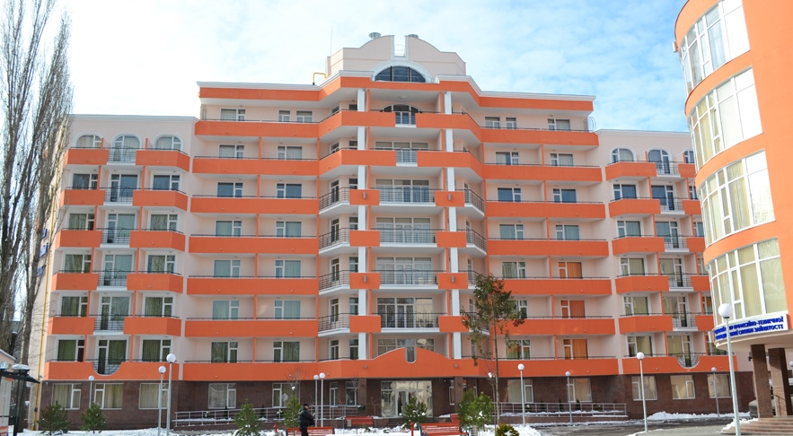 Одесский центр ПТО: Отделочные работы, фасадное остекление и электромонтаж