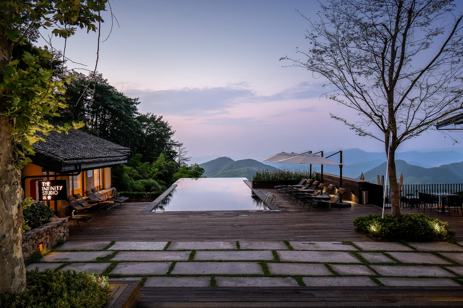 Курорт Naked Castle