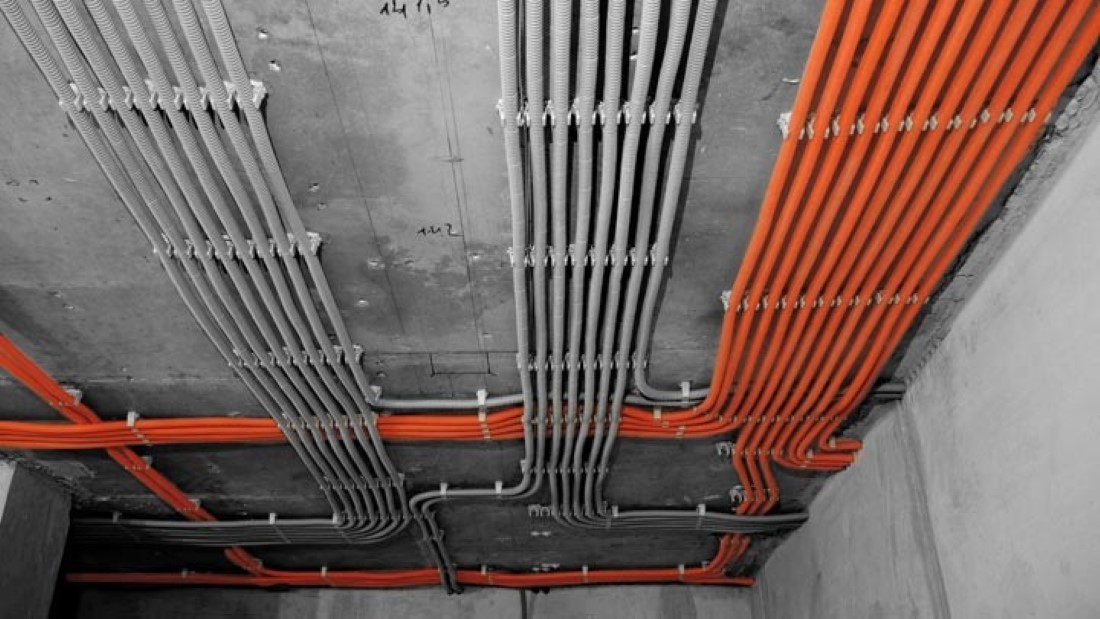 Монтаж электрики в гофре