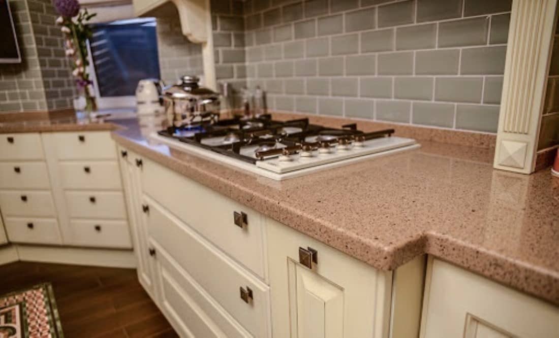 Кухонная столешница из акрилового камня